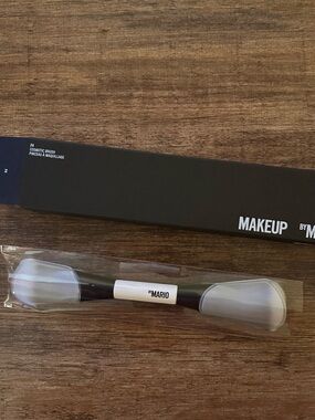 Makeup By Mario Dual-Ended Face Brush in Black and White